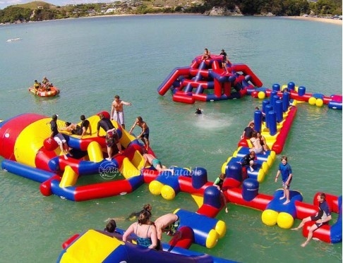 Custom Giant Inflatable Floating Water Park Blow Up Aqua Park