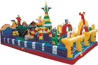 EN14960 Tarpaulin Blow Up Amusement Park Customized Inflatable Theme Park