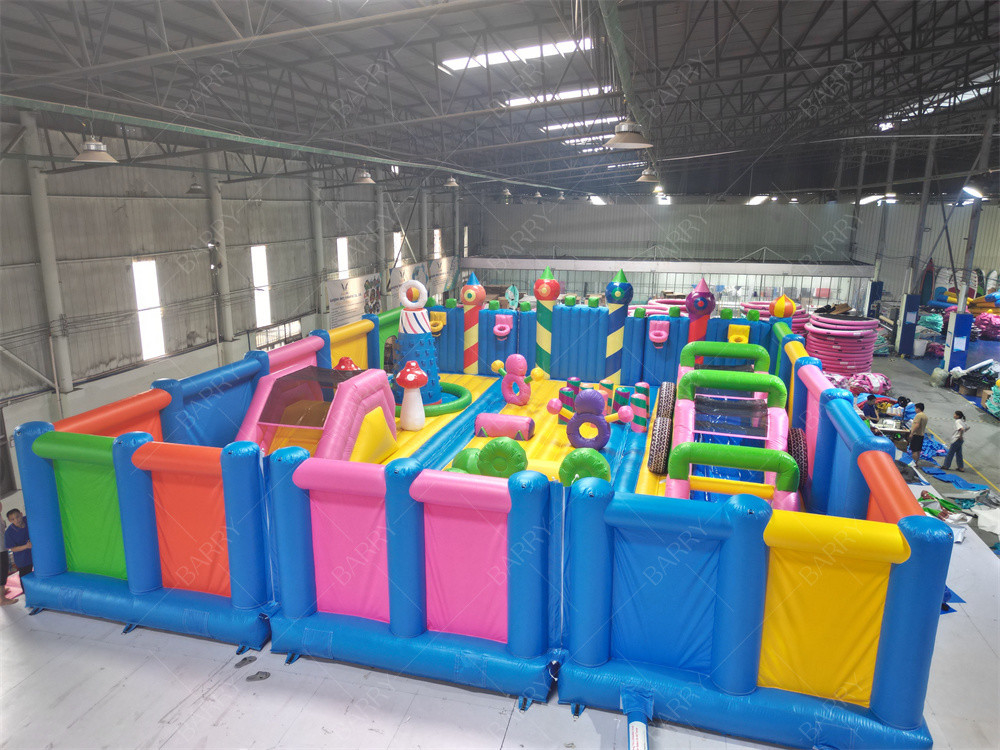 Custom World'S Biggest Kids Indoor Bounce House Theme Park Inflatable Playground