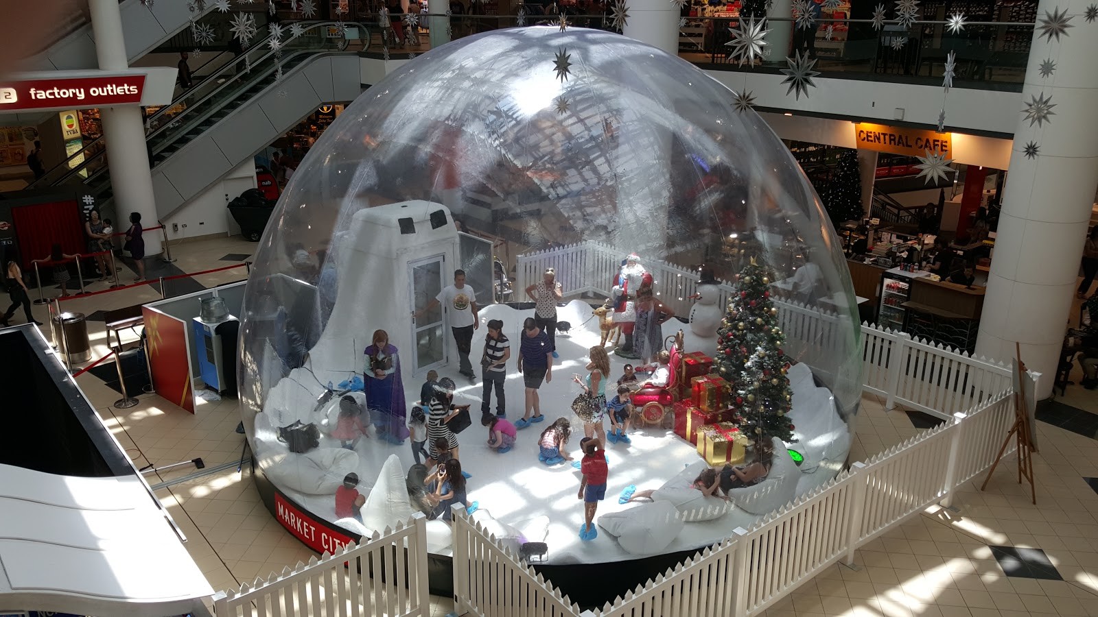 Santa snowglobe Human Size Inflatable Snow Globe Christmas Outdoor Decoration Natal