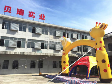 Yellow Giraffe Inflatable Arch For Event With Logo Printing  SCT EN71